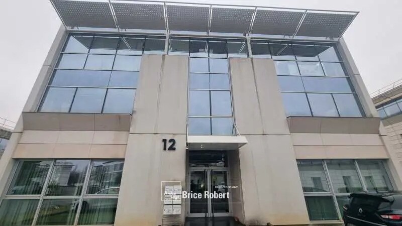 Office in Bron for lease - Building Photo - Image 1 of 8