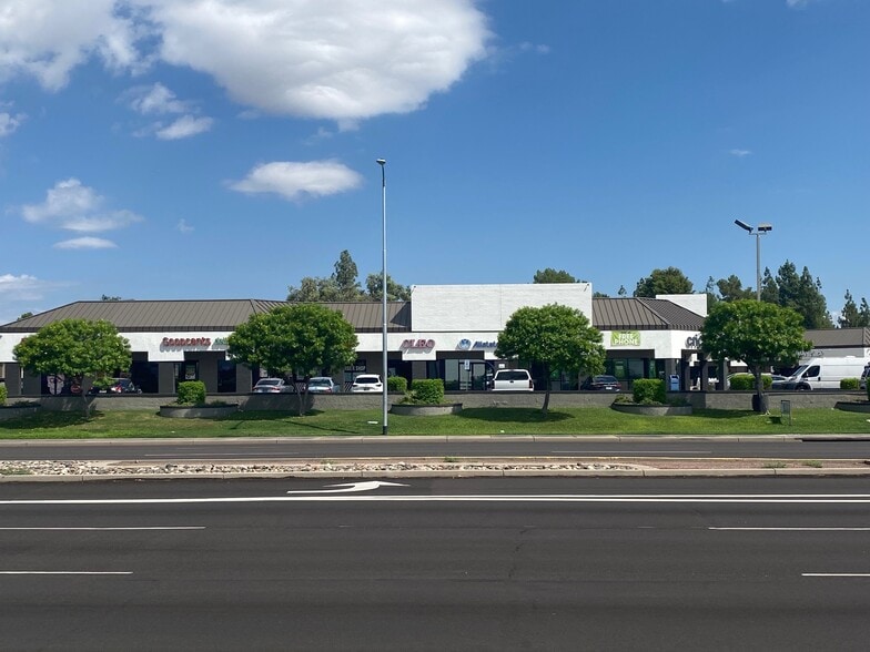 4920 W Thunderbird Rd, Phoenix, AZ for lease - Building Photo - Image 2 of 4