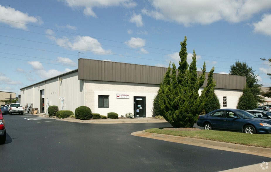 908 Executive Ct, Chesapeake, VA for sale - Building Photo - Image 2 of 8