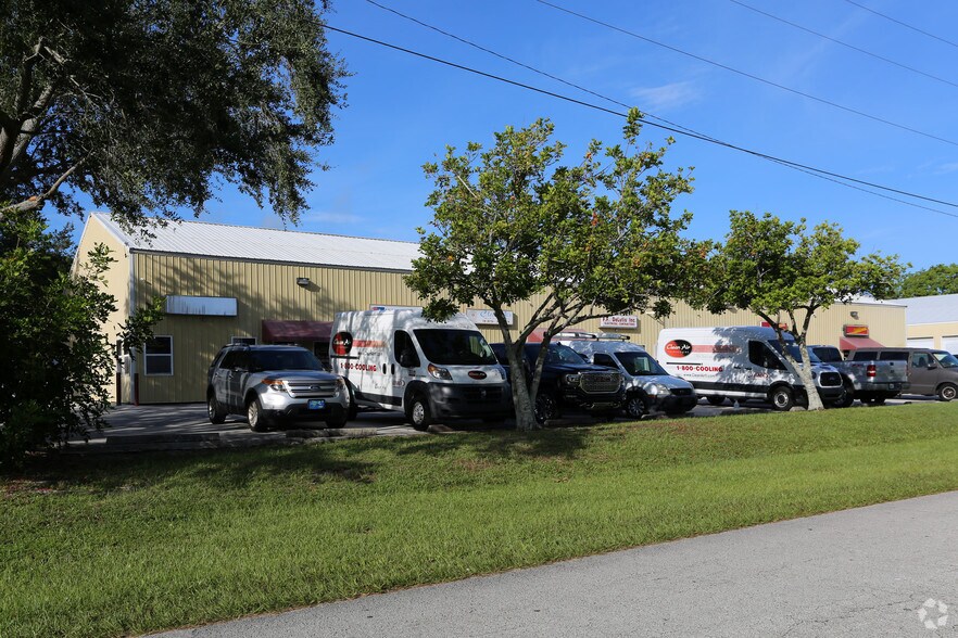 1556-1578 SE South Niemeyer Cir, Port Saint Lucie, FL for lease - Building Photo - Image 3 of 21