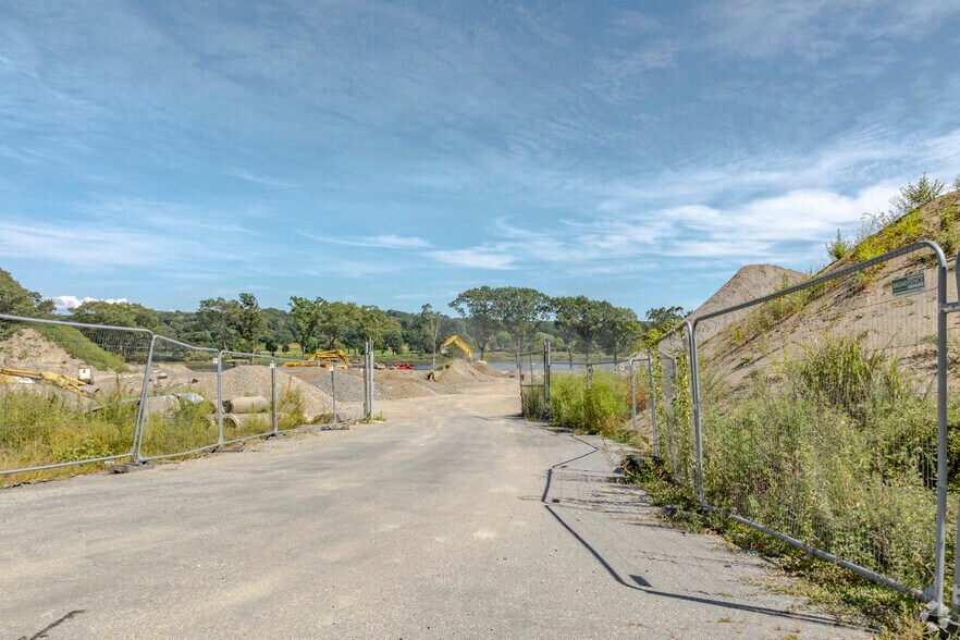 740 River Rd, Shelton, CT for sale - Primary Photo - Image 1 of 1