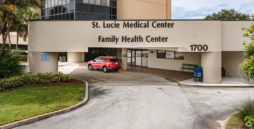 1700 SE Hillmoor Dr, Port Saint Lucie, FL for lease - Building Photo - Image 3 of 14