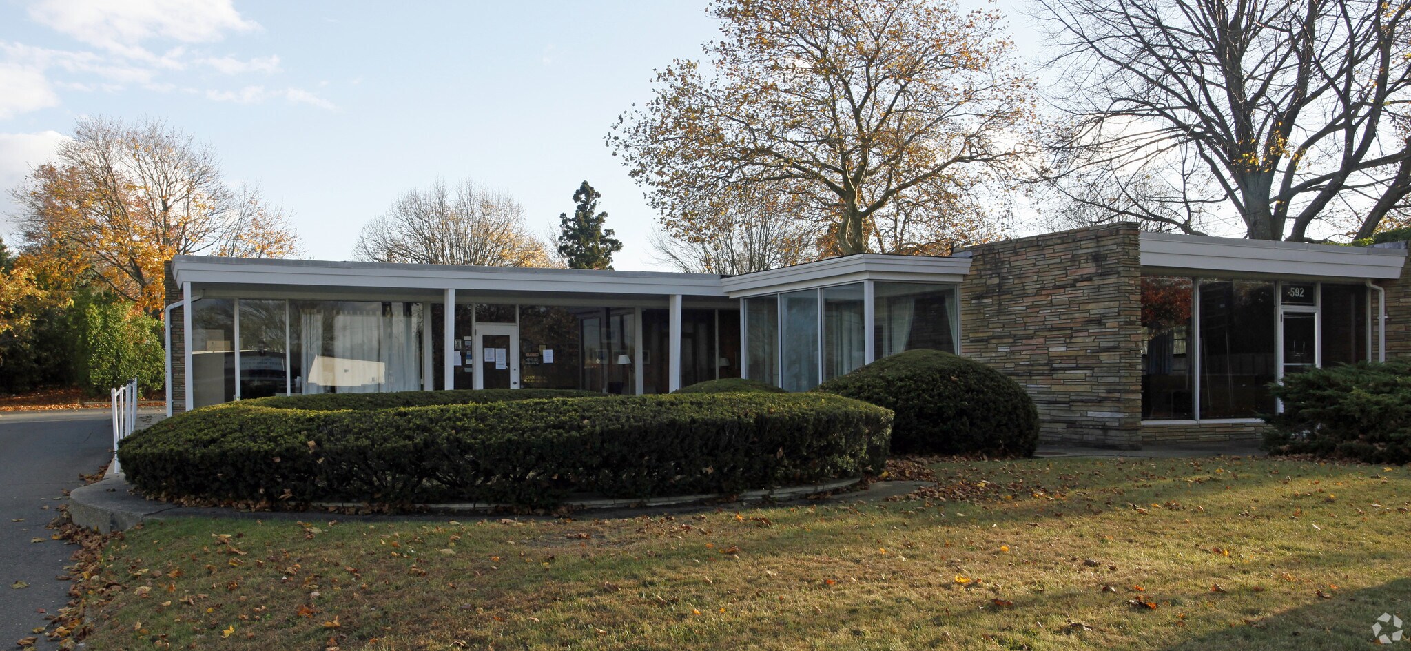 592-596 Hampton Rd, Southampton, NY for sale Building Photo- Image 1 of 1