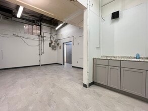 2300-2306 S Jane St, Pittsburgh, PA for lease Interior Photo- Image 2 of 9