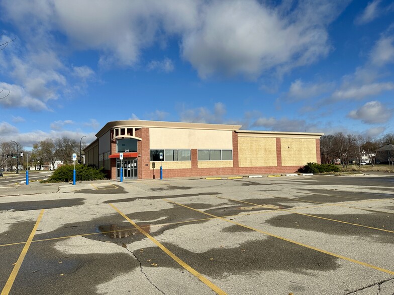 205 Franklin St, Waterloo, IA for lease - Building Photo - Image 3 of 4