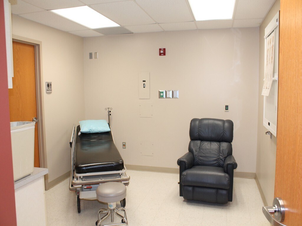 105 Hospital Dr, Sweet Springs, MO 65351