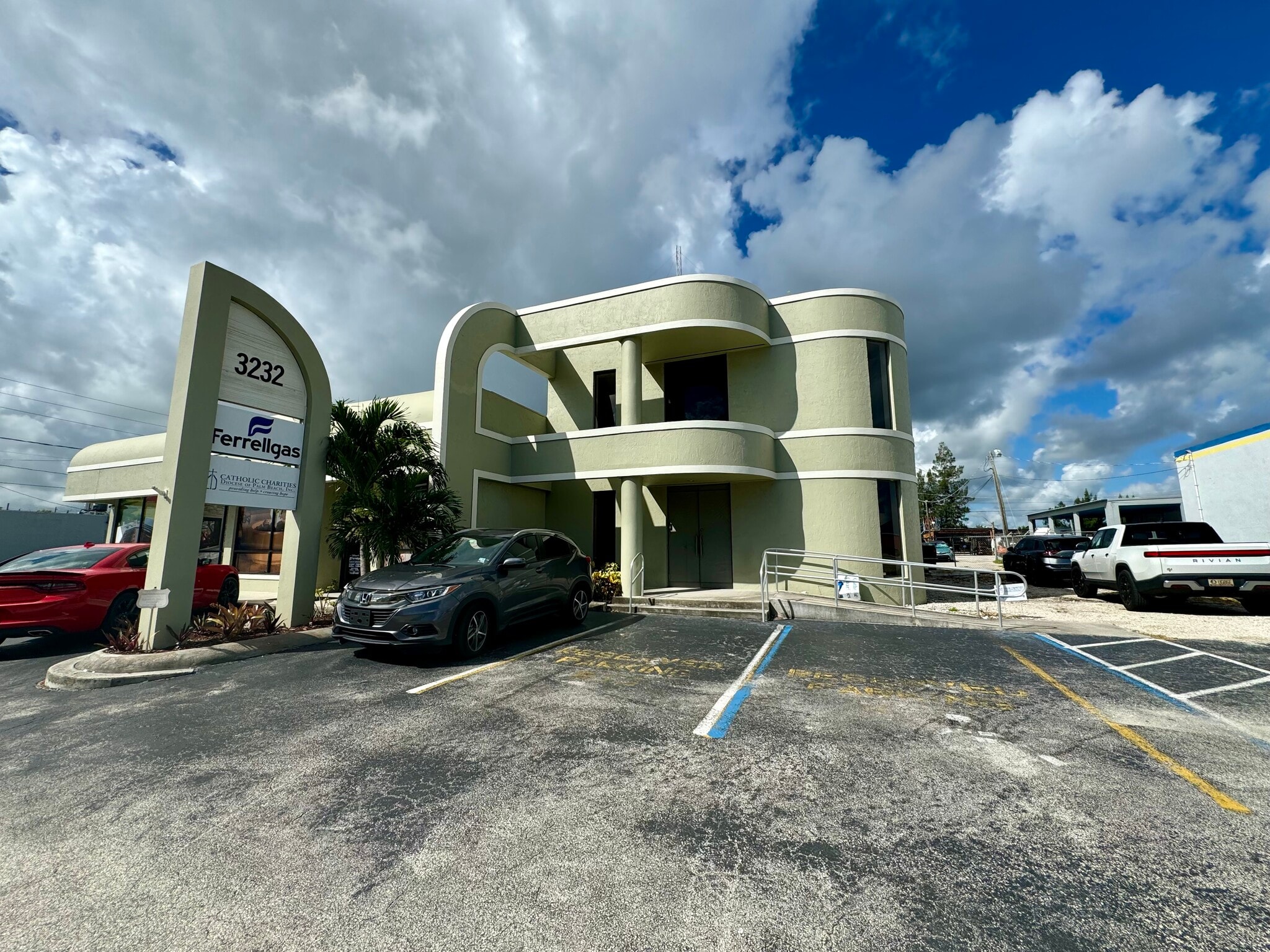 3232 SE Dixie Hwy, Stuart, FL for sale Building Photo- Image 1 of 1