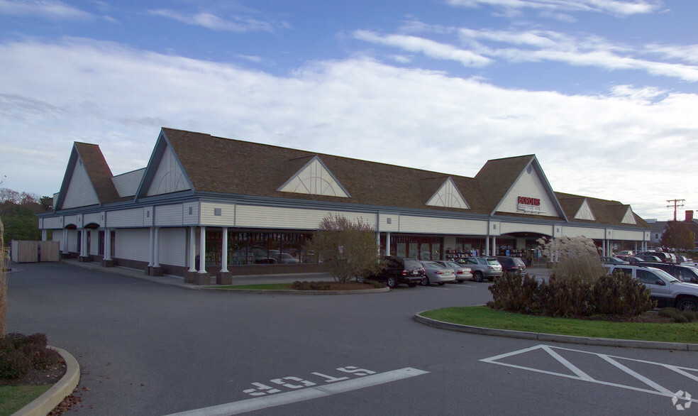 990 Iyannough Rd, Hyannis, MA for lease - Building Photo - Image 3 of 4