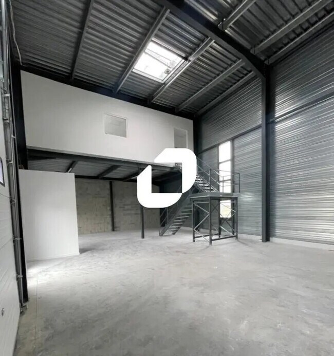 Vente Local d'activités 319 m² à 1 038 m²