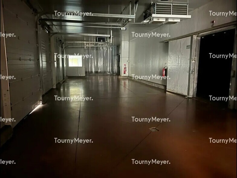 Flex in Lons for lease - Interior Photo - Image 3 of 3