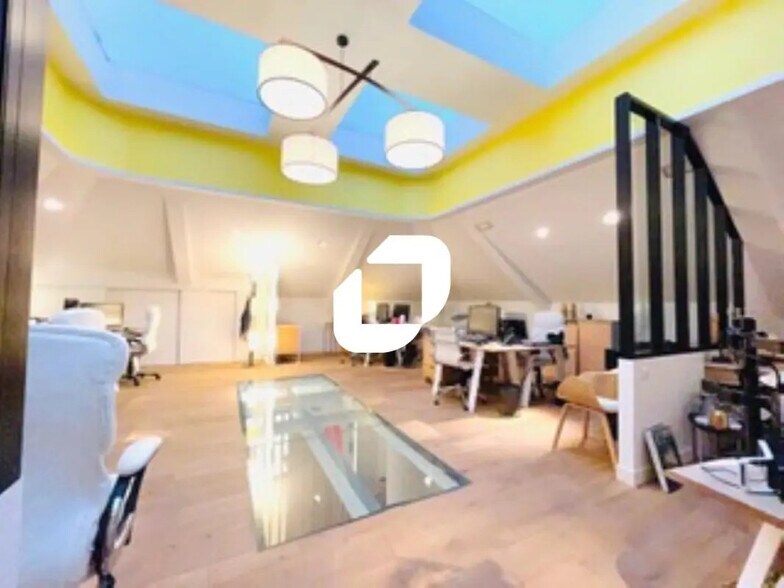 Office in Paris for lease - Interior Photo - Image 1 of 11