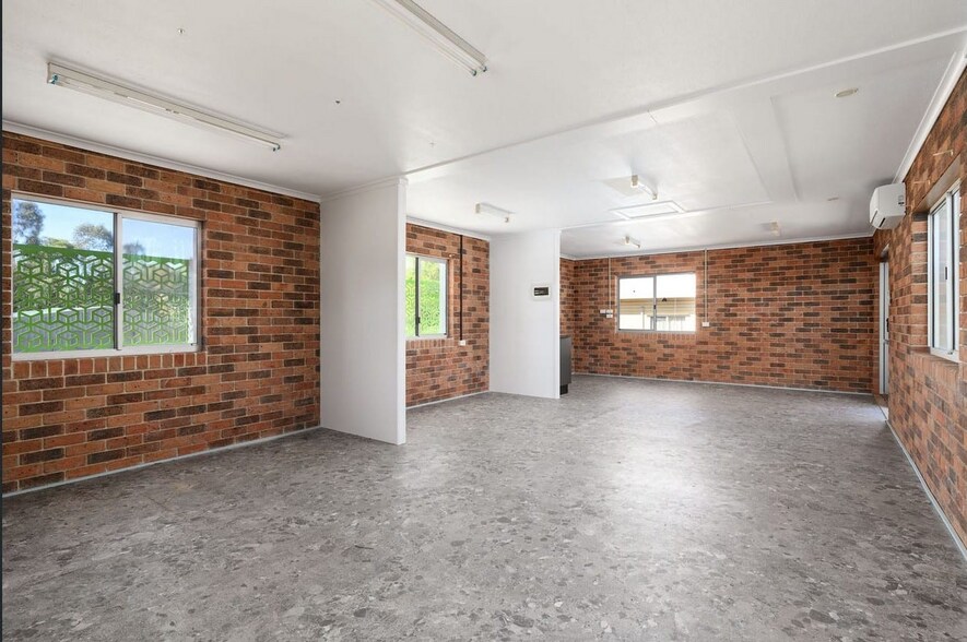 54 Crescent Rd, Gympie for sale - Interior Photo - Image 2 of 5