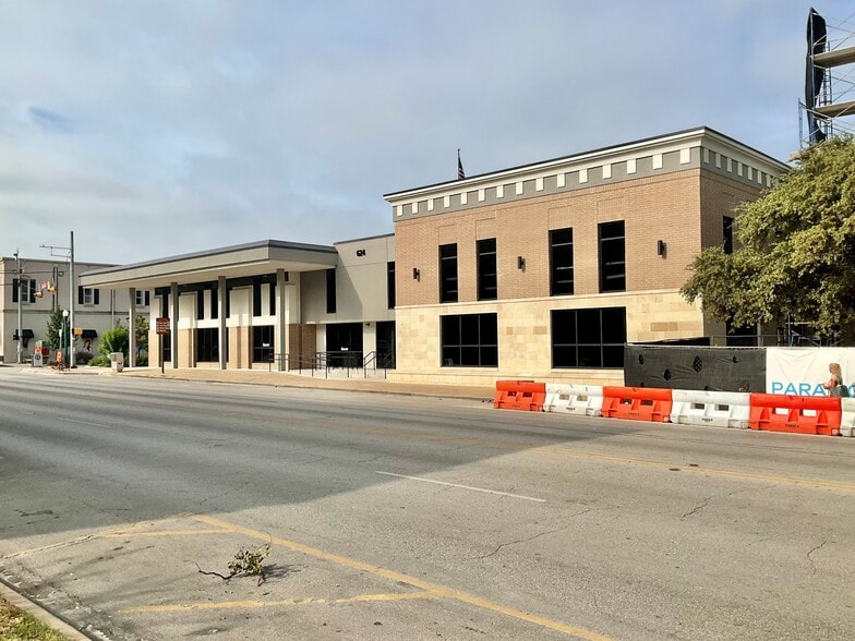 624 S Austin Ave, Georgetown, TX for lease - Building Photo - Image 3 of 4