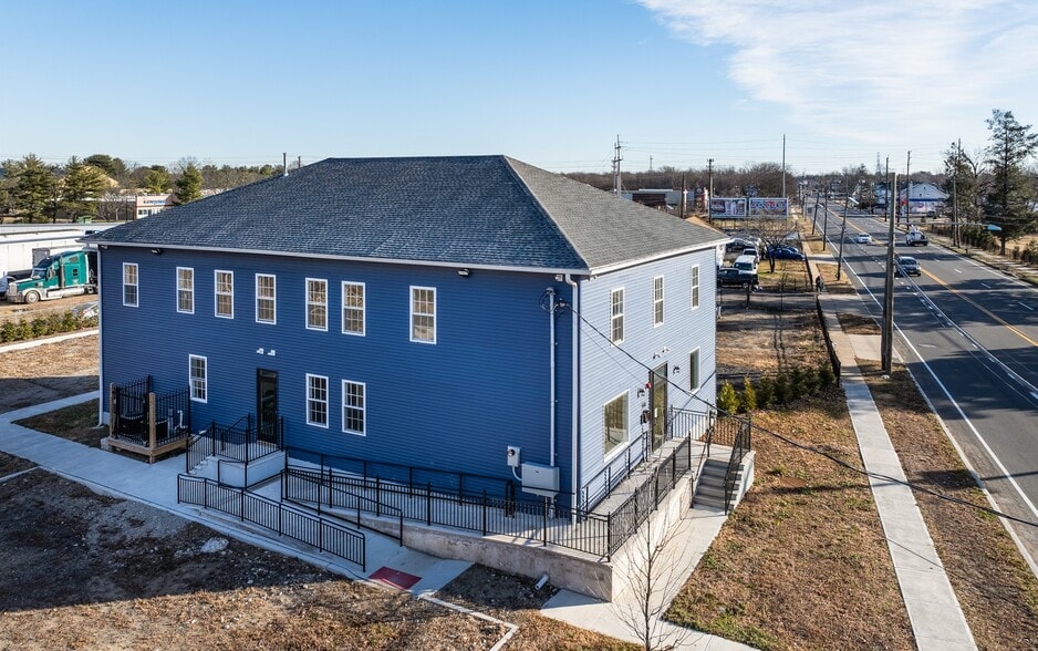 1616 Nottingham Way, Hamilton, NJ for sale - Building Photo - Image 2 of 6