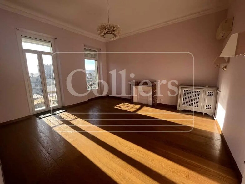 Office in Marseille for lease - Building Photo - Image 3 of 22