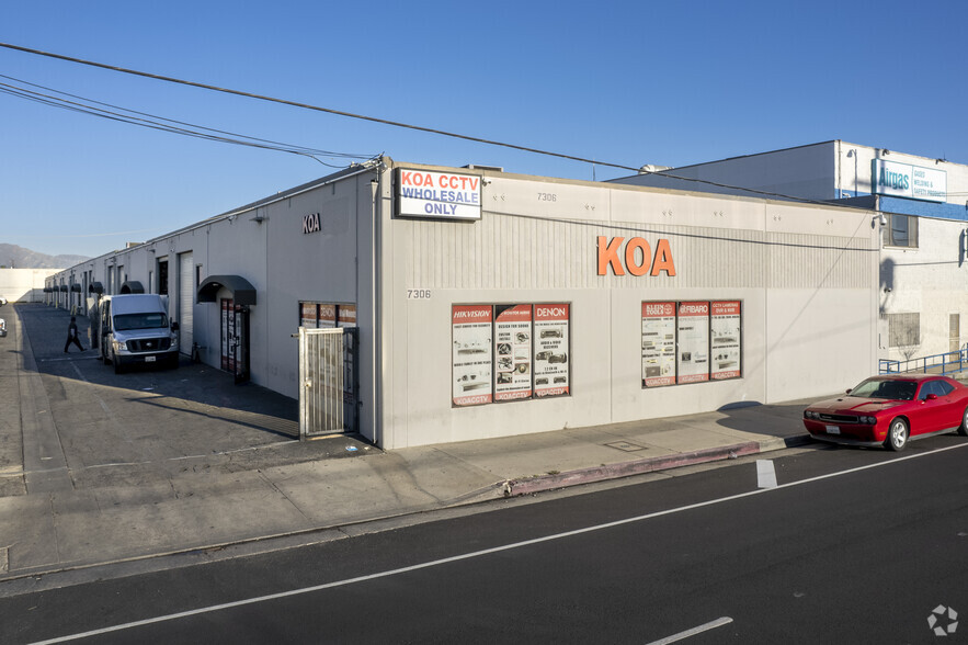 7306 Coldwater Canyon Ave, North Hollywood, CA for lease - Primary Photo - Image 1 of 4