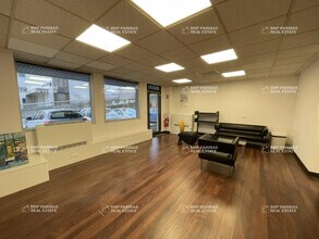 Office in Grenoble for lease Building Photo- Image 2 of 6