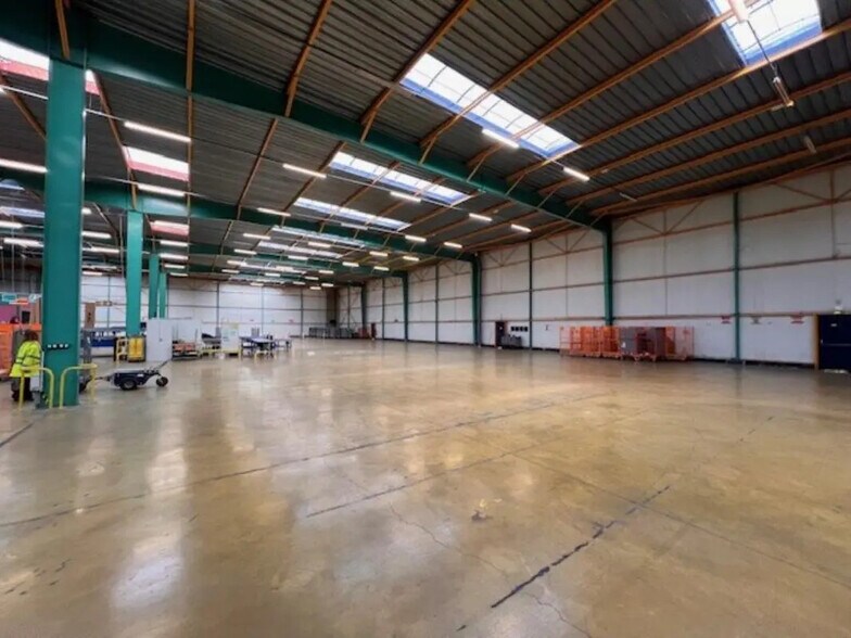 Industrial in Val-de-Reuil for lease - Building Photo - Image 2 of 7