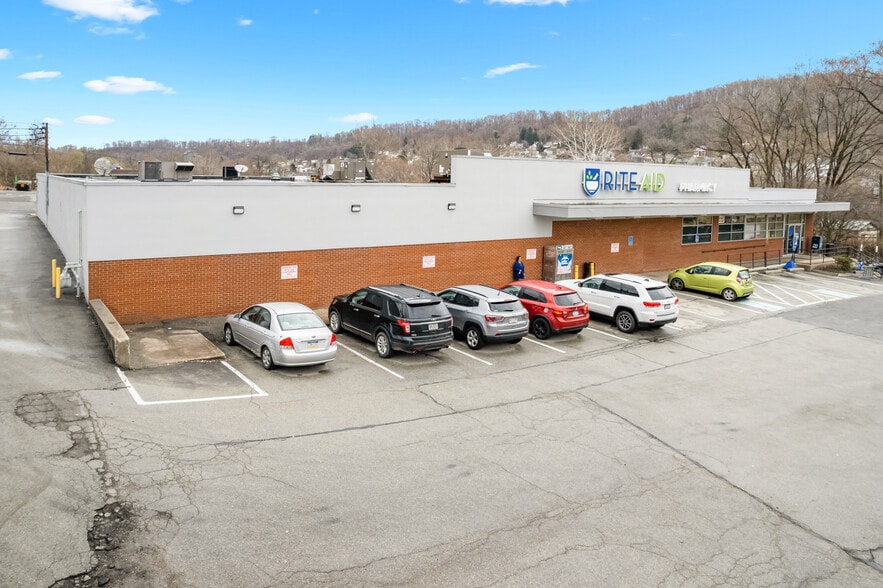 113 W Main St, West Newton, PA for lease - Building Photo - Image 3 of 3