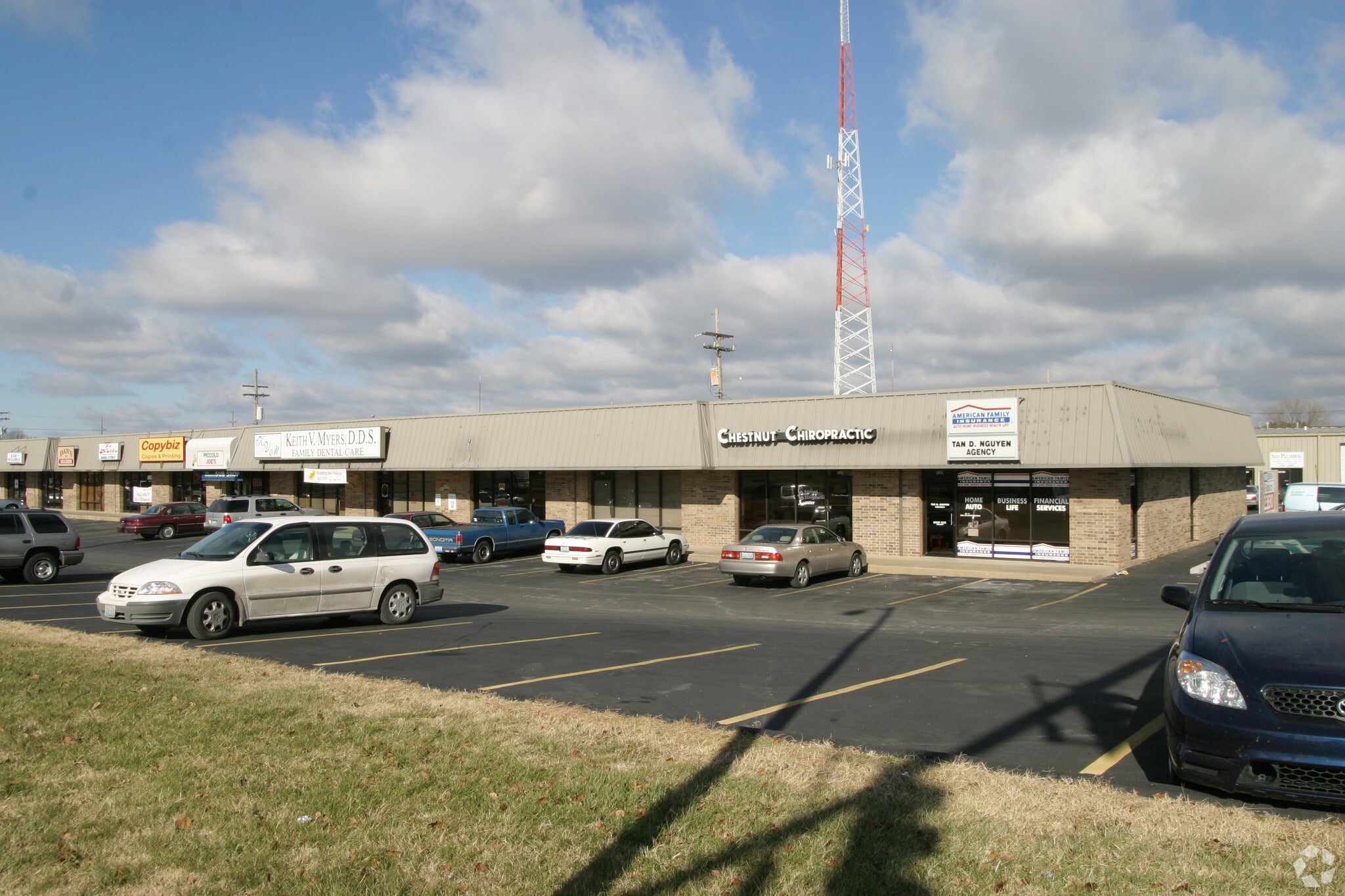 2959 E Chestnut Expy, Springfield, MO for lease Primary Photo- Image 1 of 2