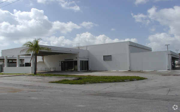 1200 N Federal Hwy, Hollywood, FL for lease Primary Photo- Image 1 of 3