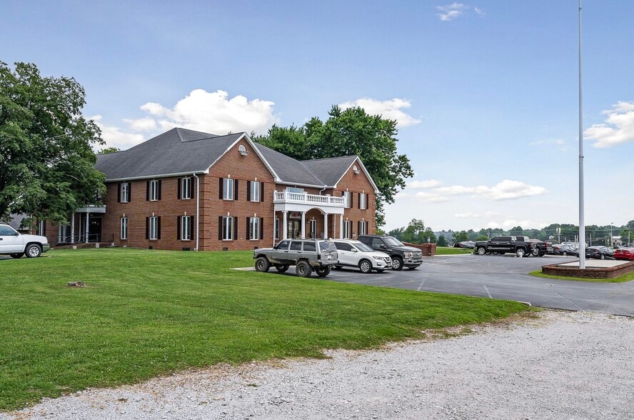 236 Miller Ave, Crossville, TN for sale - Building Photo - Image 3 of 16