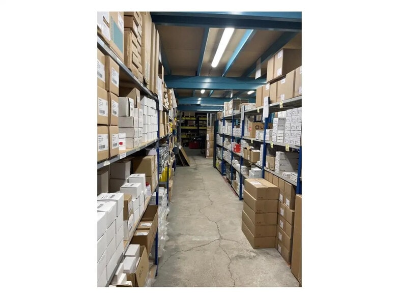 Flex in Malakoff for sale - Building Photo - Image 2 of 10