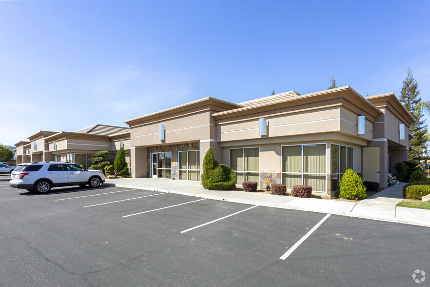 7676 N Palm Ave, Fresno, CA for lease - Building Photo - Image 2 of 6