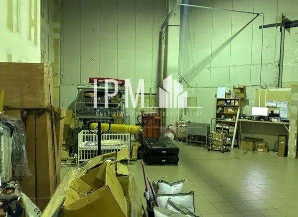 Retail in Aubagne for lease Interior Photo- Image 1 of 3