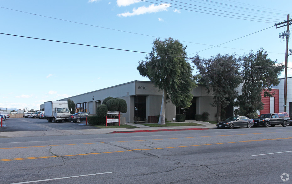 6910-6920 Hayvenhurst Ave, Van Nuys, CA for lease - Building Photo - Image 3 of 4