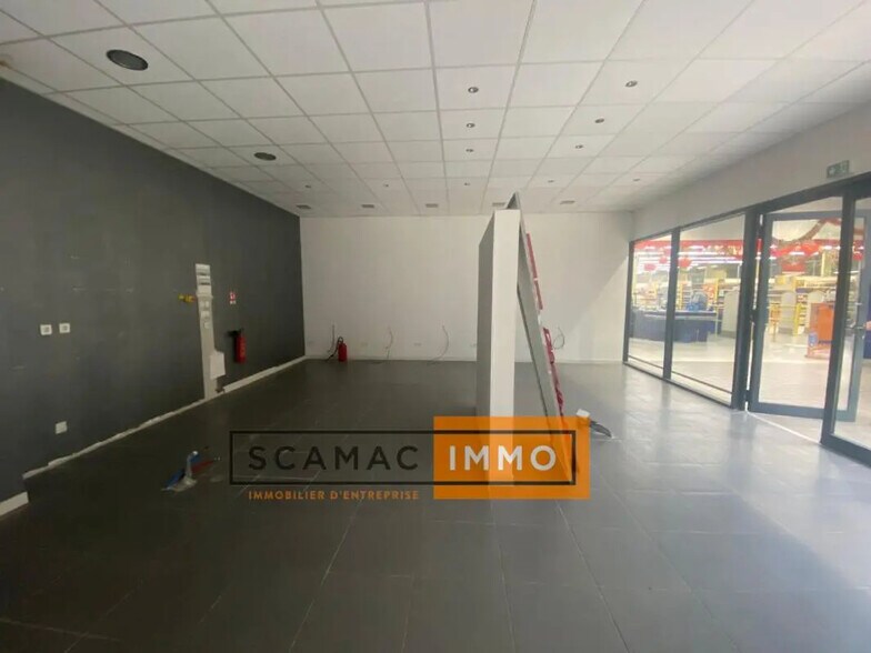 Retail in Marseille for lease - Interior Photo - Image 3 of 4