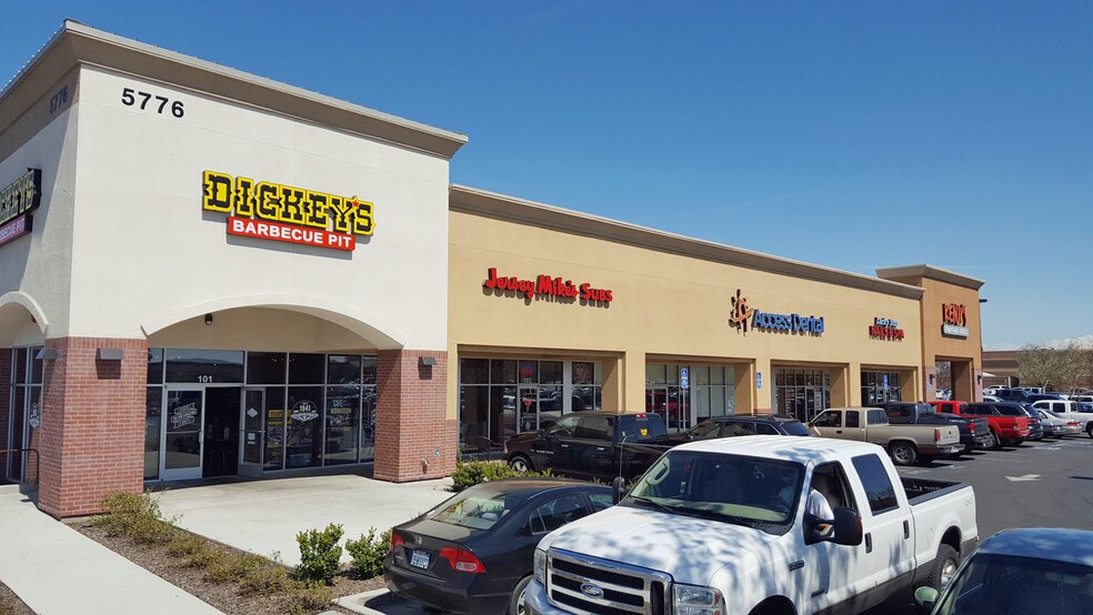 5776 N Blackstone Ave, Fresno, CA 93710