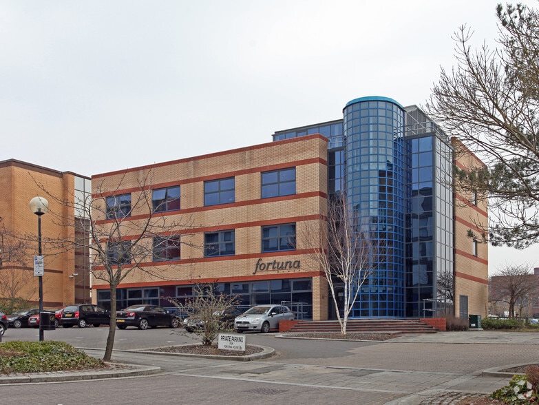 651 South Fifth St, Milton Keynes for lease - Primary Photo - Image 1 of 2