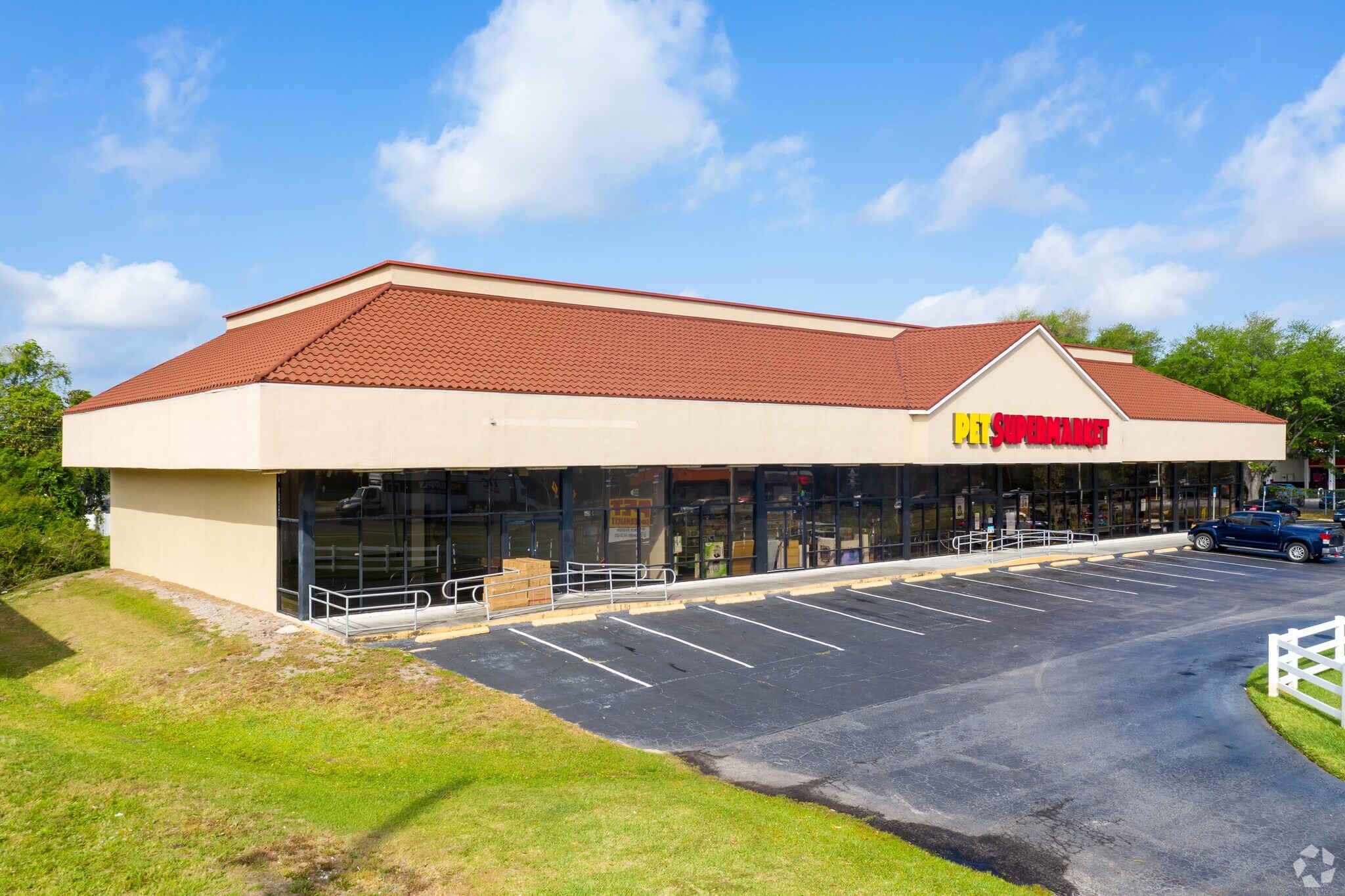 4688-4690 W Irlo Bronson Memorial Hwy, Kissimmee, FL for lease Primary Photo- Image 1 of 10