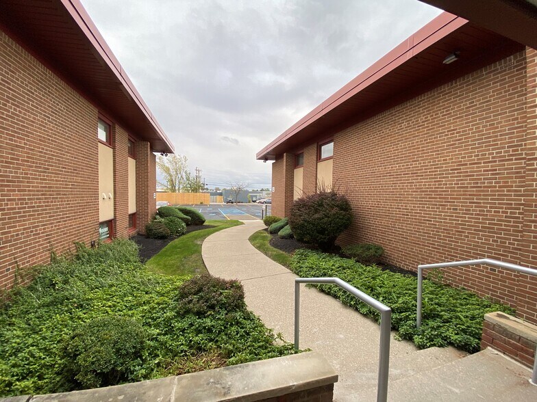 350 Alberta Dr, Amherst, NY 14226 Northtown Medical Building