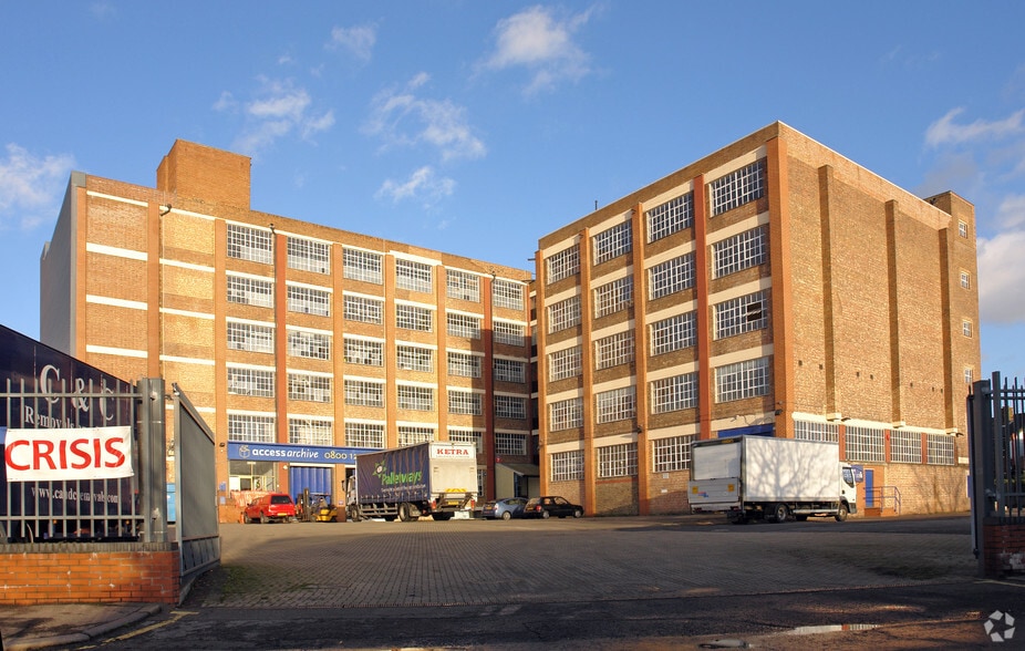 51 Old Ford Rd, London for sale - Primary Photo - Image 1 of 1