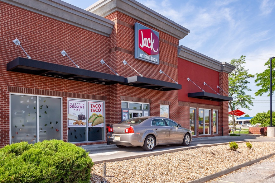 10317 Metcalf Ave, Overland Park, KS for lease - Building Photo - Image 2 of 16