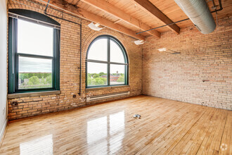 615 NE 1st Ave, Minneapolis, MN for lease Interior Photo- Image 2 of 12