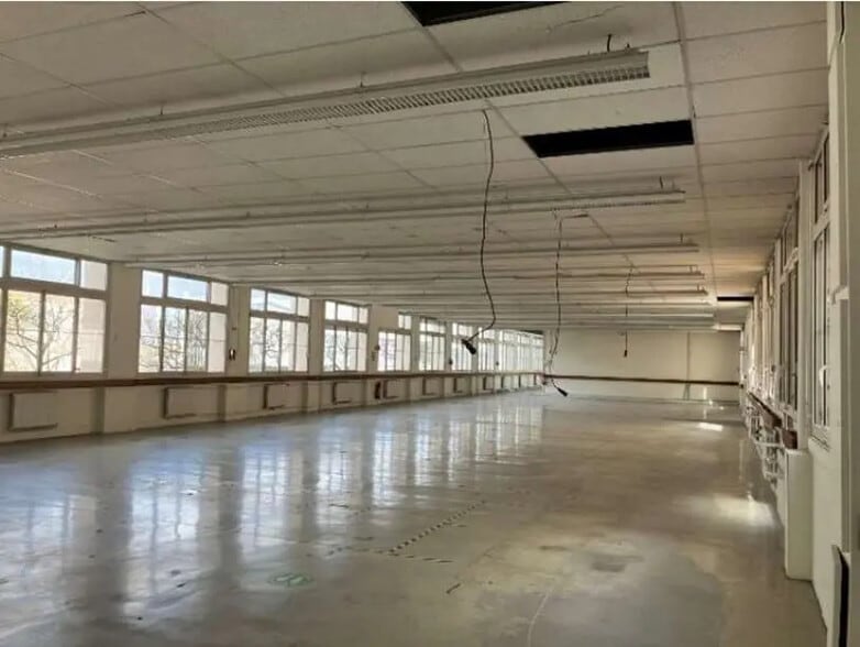Industrial in Courbevoie for lease - Building Photo - Image 2 of 6