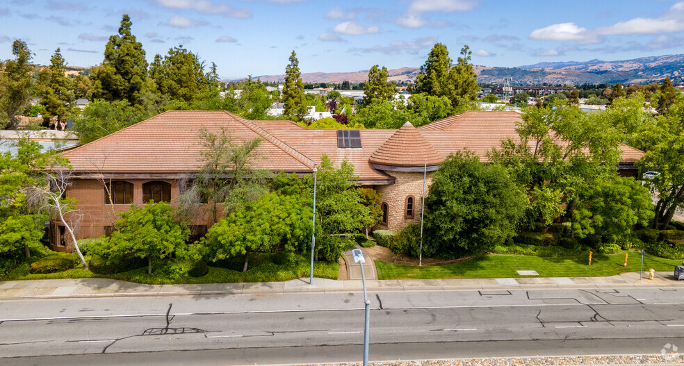 275 Tennant Ave, Morgan Hill, CA for lease - Building Photo - Image 1 of 9