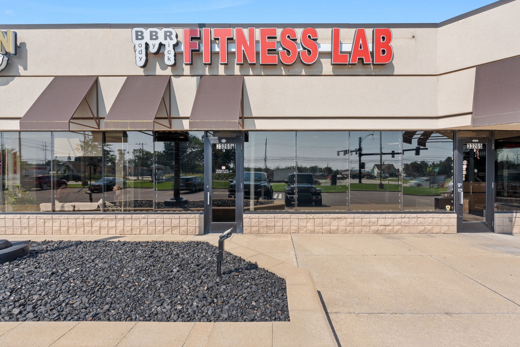 33131-33289 Mound Rd, Sterling Heights, MI for lease Interior Photo- Image 1 of 27