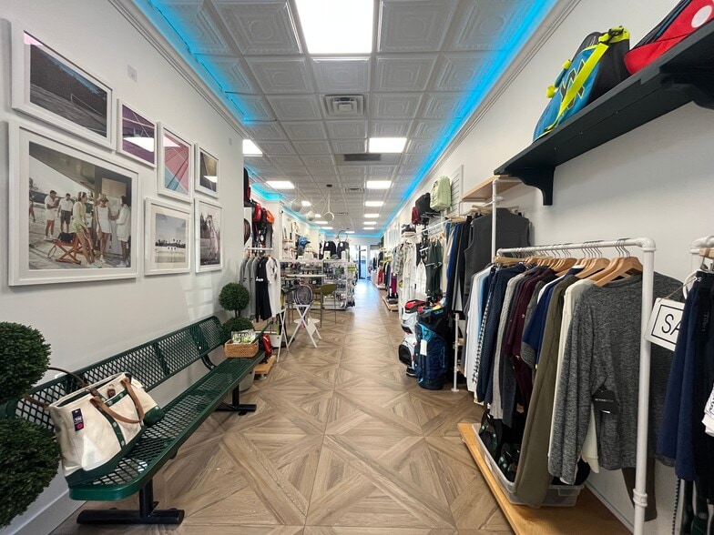 439 Plandome Rd, Manhasset, NY for lease - Building Photo - Image 3 of 4