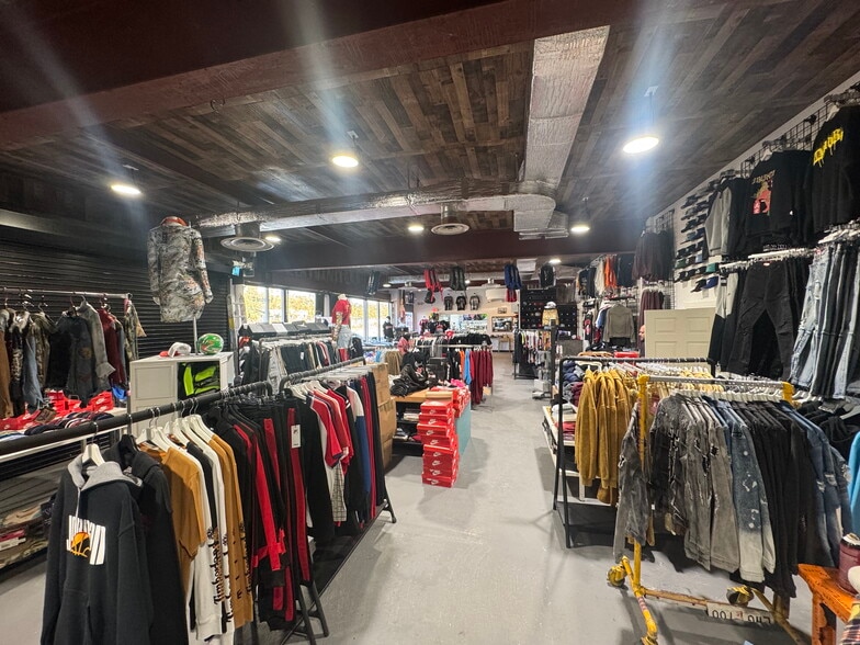 1518-1520 Sunrise Hwy, Bay Shore, NY for sale - Building Photo - Image 3 of 7