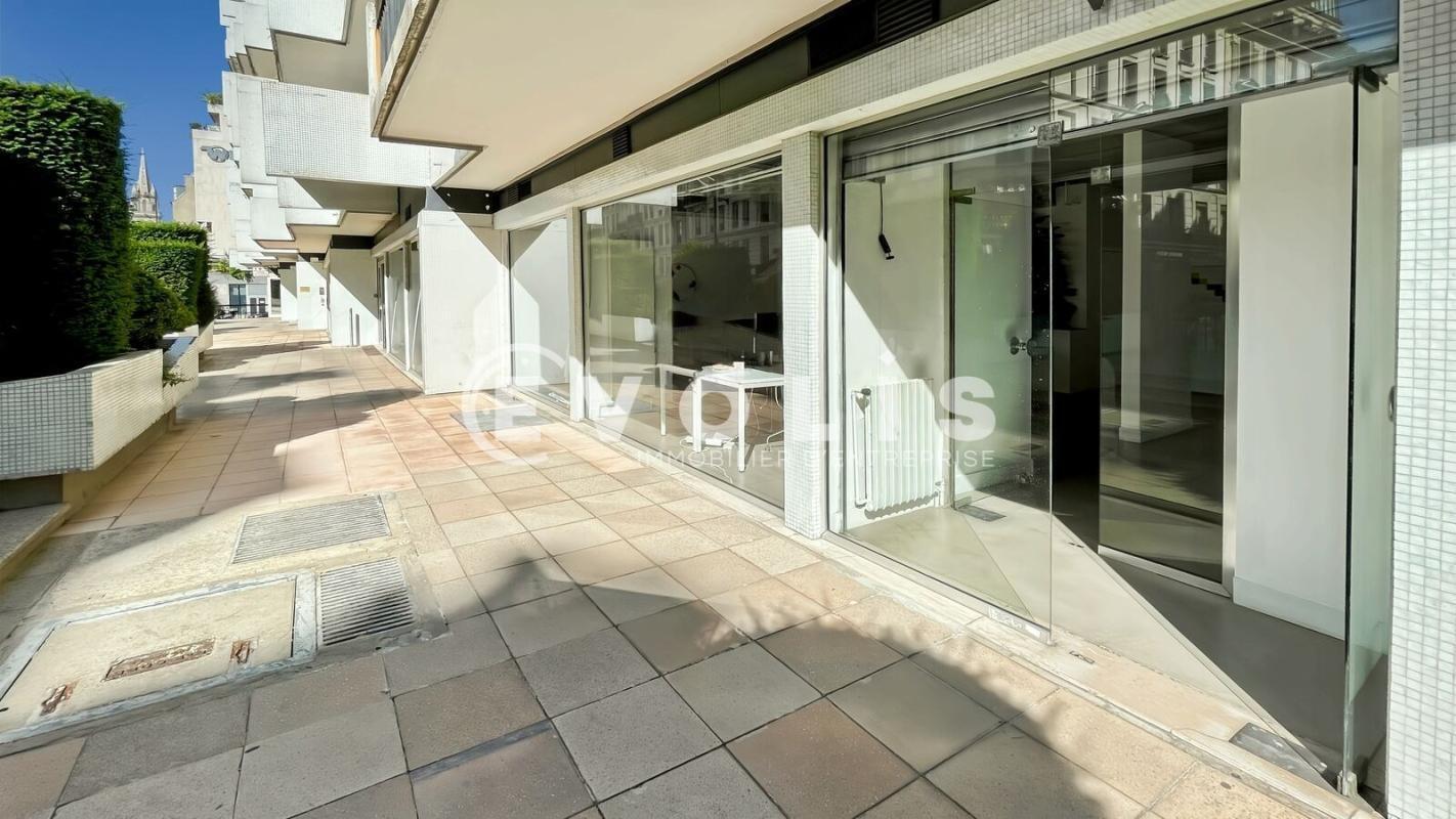 Office in Paris for lease Building Photo- Image 1 of 11
