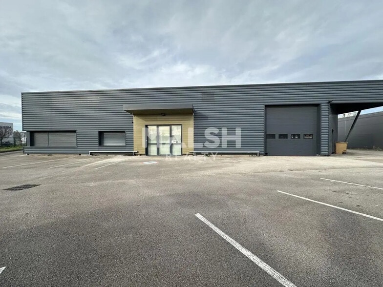 Office in Arnas for lease - Building Photo - Image 1 of 8