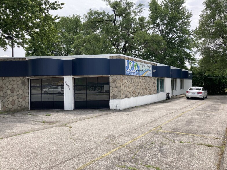 25021 Lorain Ave, North Olmsted, OH for sale - Primary Photo - Image 1 of 1