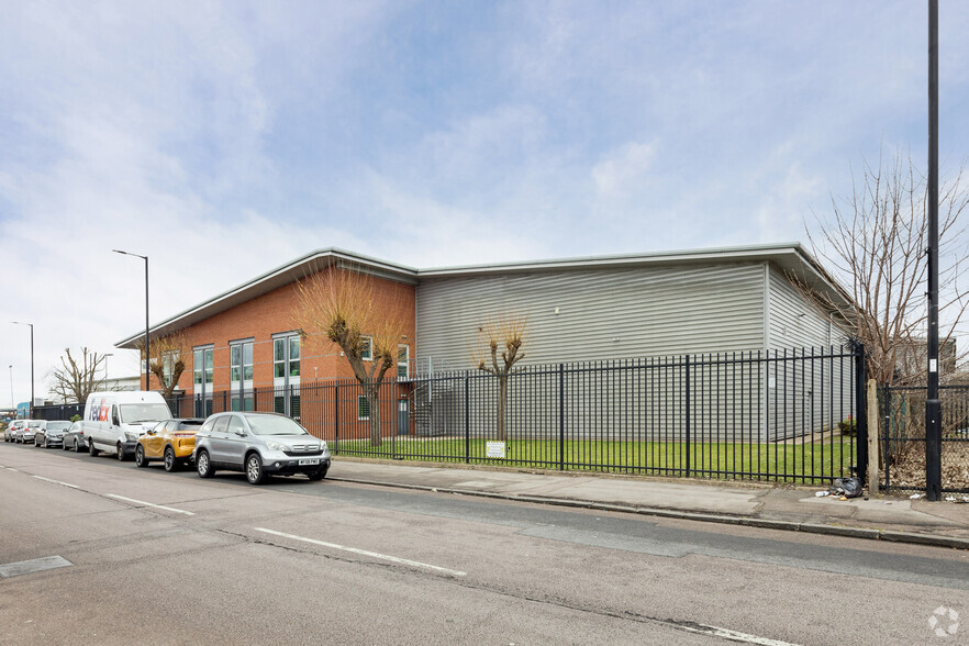 71-73 Bilton Way, Enfield for lease - Building Photo - Image 2 of 3