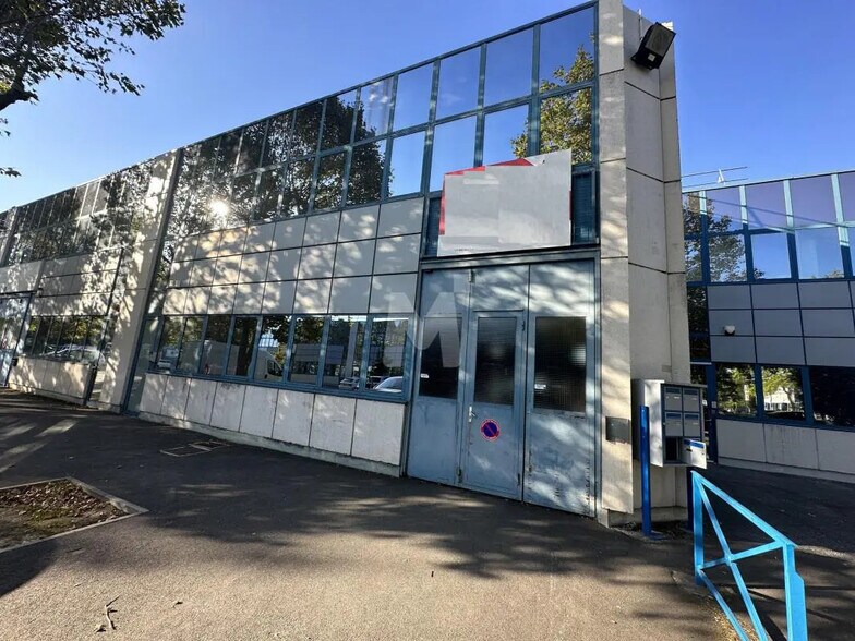 Flex in Fresnes for lease - Building Photo - Image 1 of 4