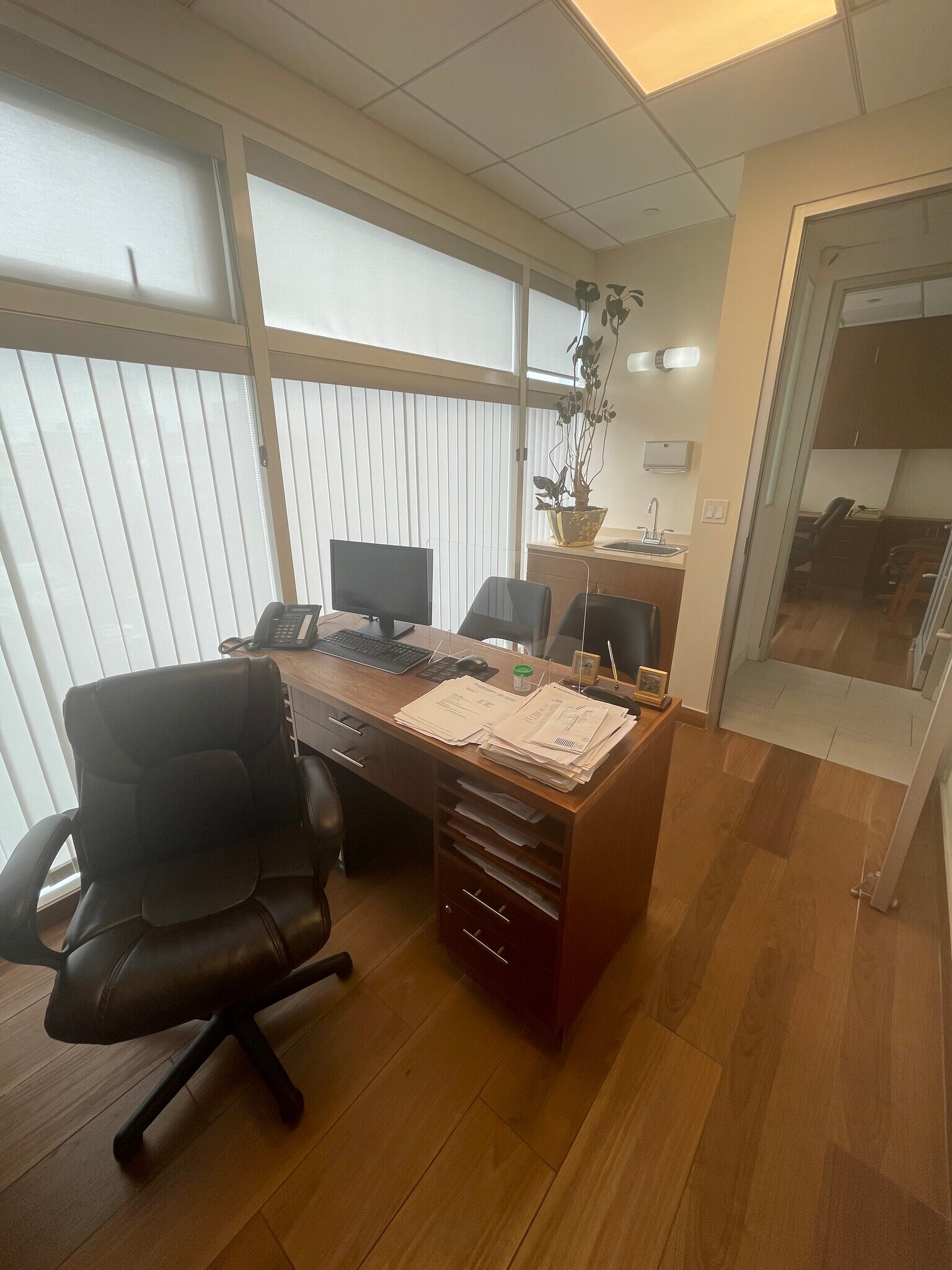 13668 Roosevelt Ave, Flushing, NY 11354 regular office, medical