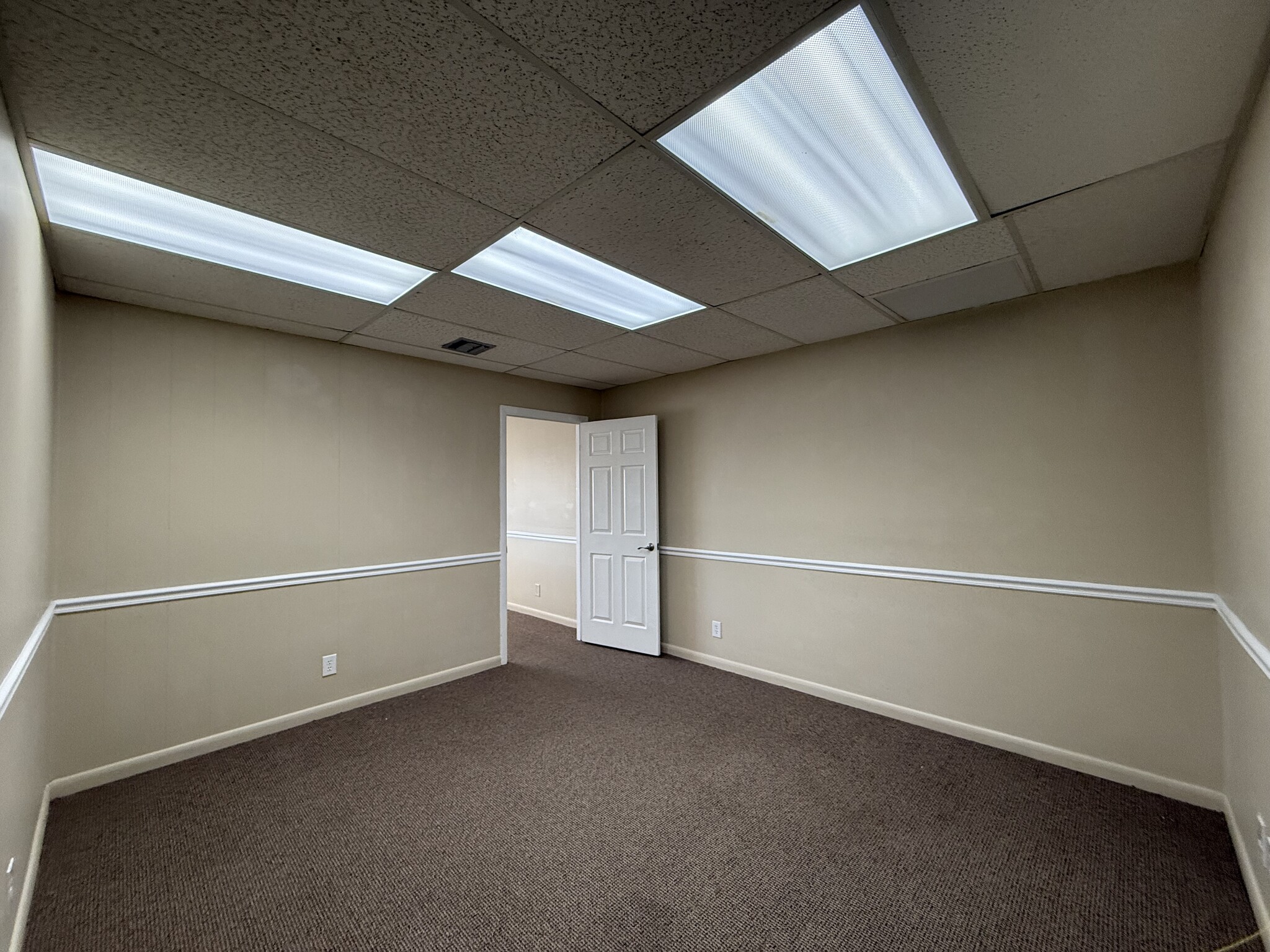 1881 NE 26th St, Wilton Manors, FL for lease Interior Photo- Image 1 of 4